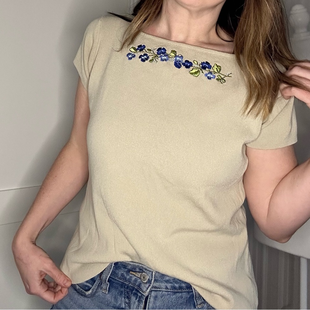 Vintage Beige Short Sleeve Sweater with Blue Embroidered Flowers (Size L) - Picture 2 of 8